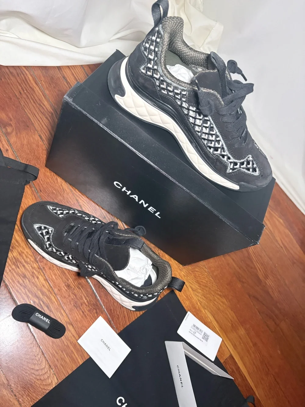 CHANEL stylish women
